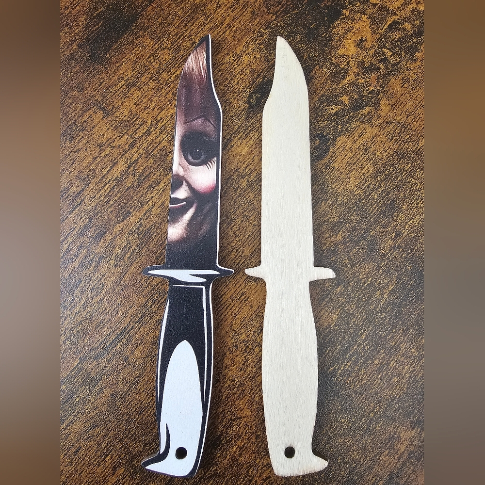 Horror-Themed Wooden Knife Car Accessory - Picture 4 of 9
